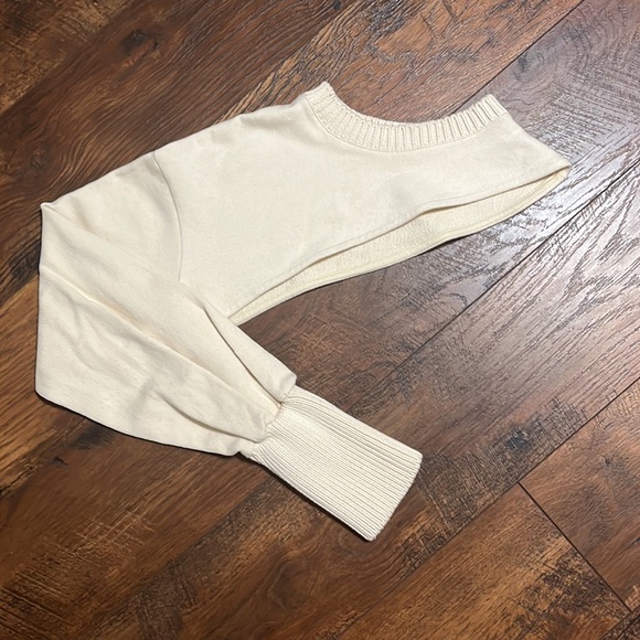 ZARA Asymmetrical Top Arm Warmer - Picture 3 of 5